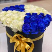 Коробка 101 бело-синяя роза с оформлением R664